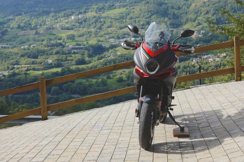 MV Agusta Turismo Veloce 800 Lusso SCS (2021 - 26) (3)