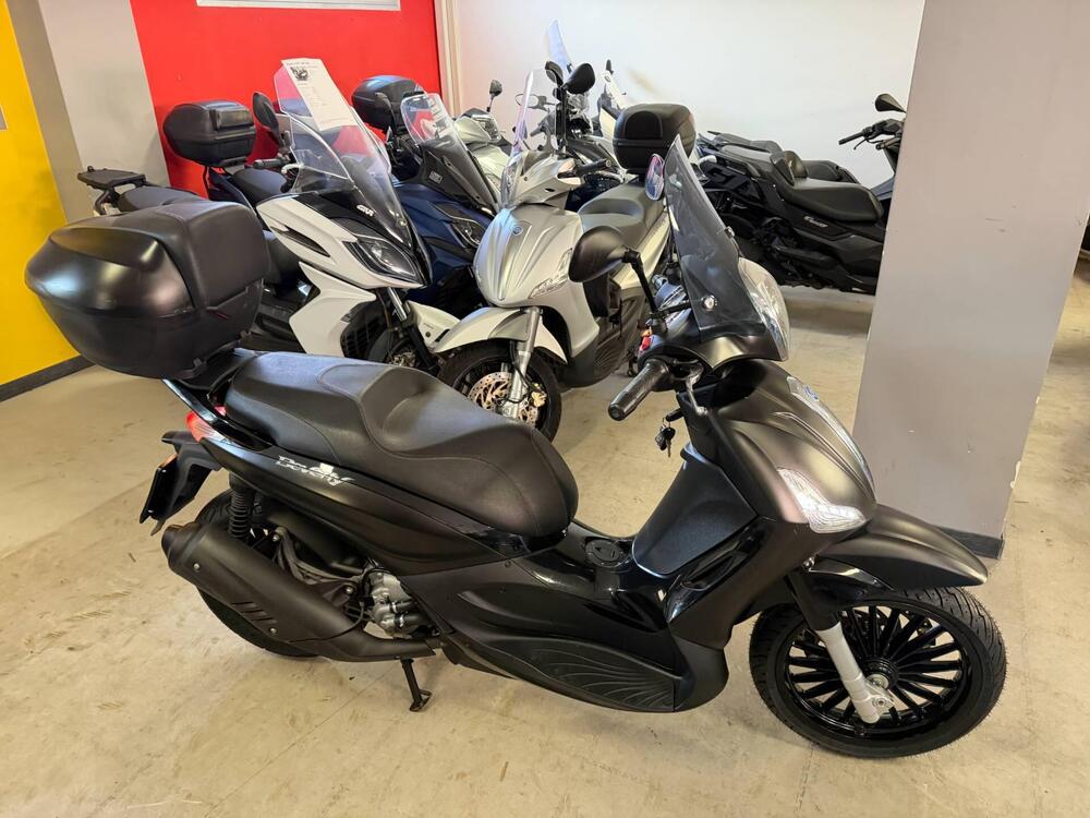 Piaggio Beverly 300 i.e. Police ABS-ASR (2017 - 20) (2)