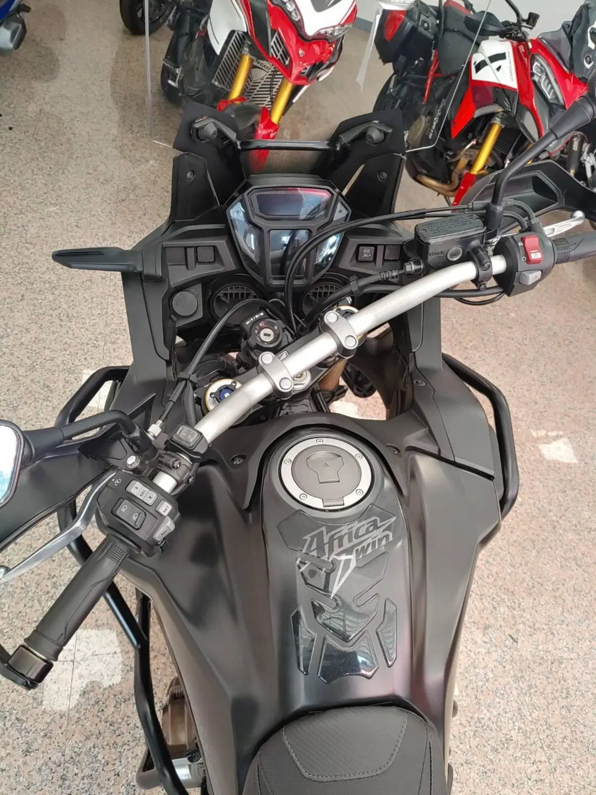 Honda Africa Twin CRF 1000L ABS (2016 - 17) (8)