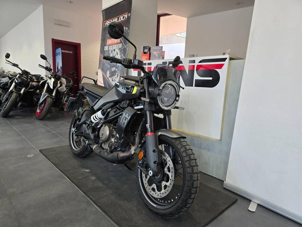 Husqvarna Svartpilen 401 (2024 - 25) (2)