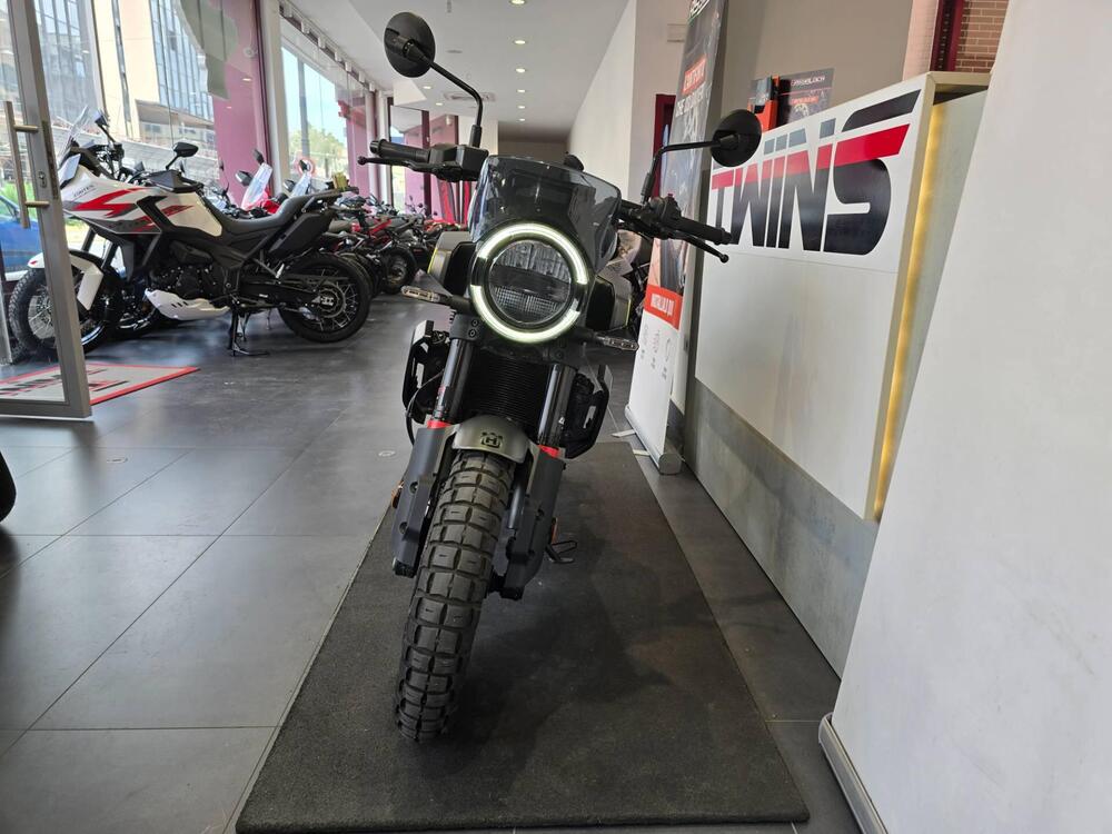 Husqvarna Svartpilen 401 (2024 - 25) (3)