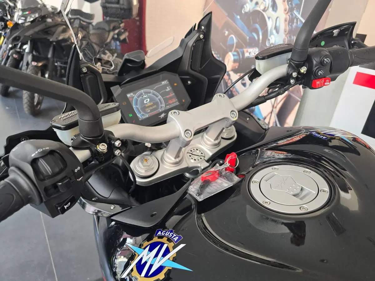 MV Agusta Turismo Veloce 800 R (2023 - 26) (11)