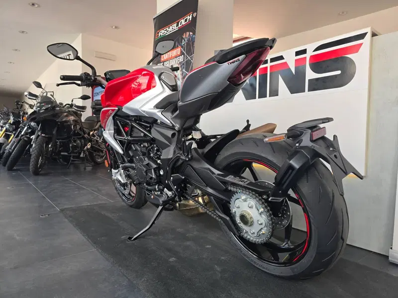 MV Agusta Brutale 801 RR Ottantesimo (2025 - 26) (6)