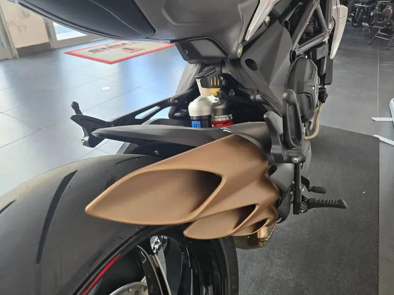 MV Agusta Brutale 801 RR Ottantesimo (2025 - 26) (10)