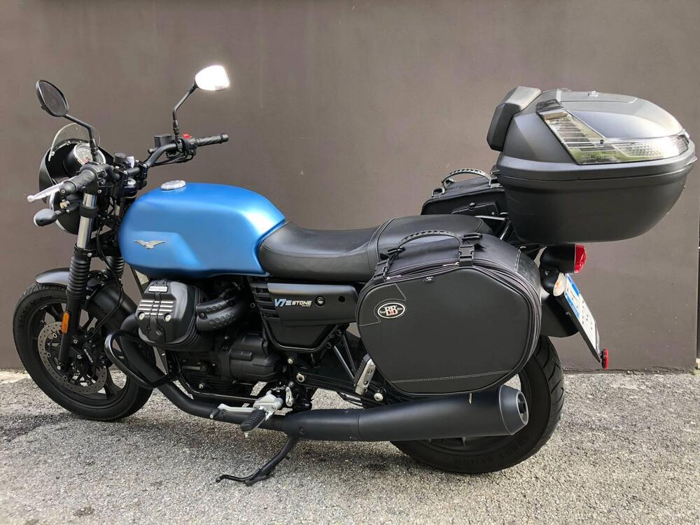 Moto Guzzi V7 III Stone (2017 - 20) (4)