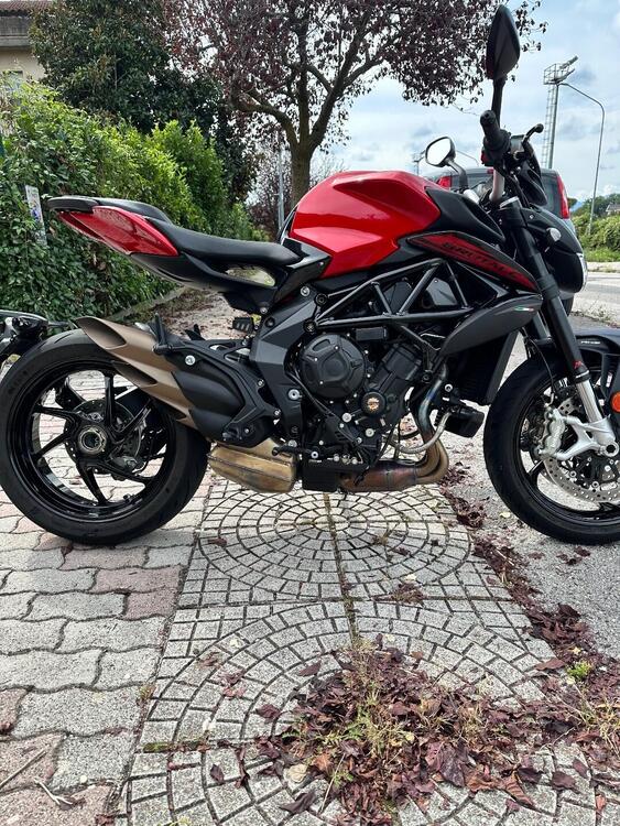 MV Agusta Brutale 800 R (2023 - 25) (2)
