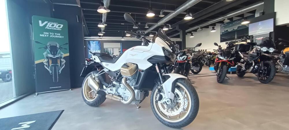 Moto Guzzi V100 Mandello (2022 - 24)