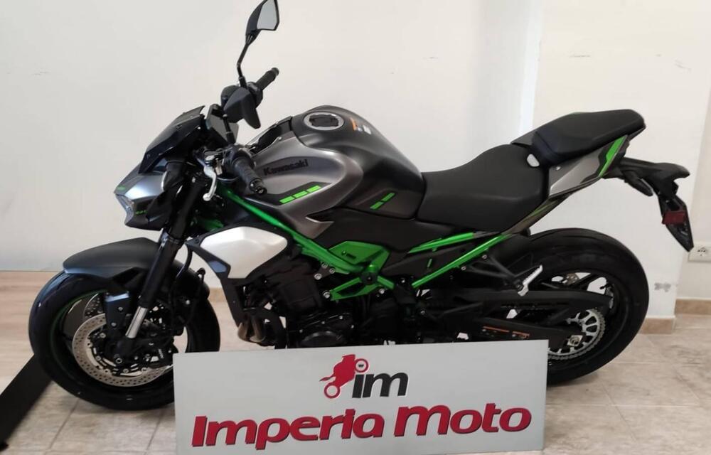 Kawasaki Z 900 (2025 - 26) (2)