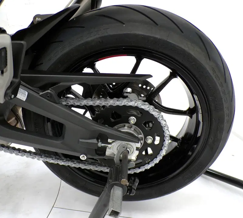 Ducati Monster 937 + (2021 - 25) (9)