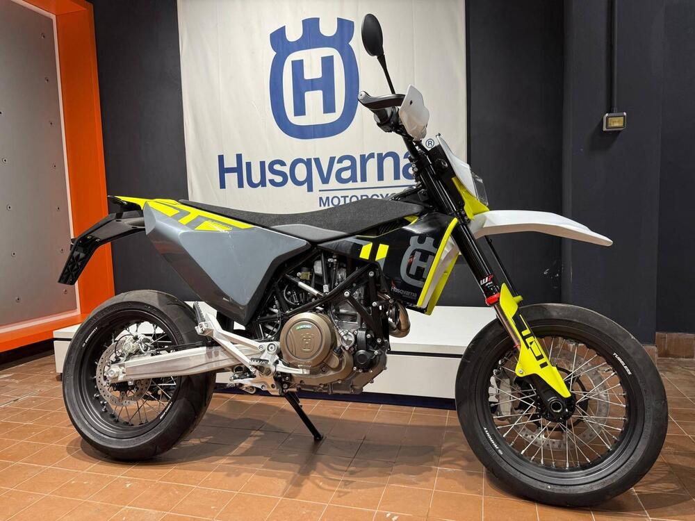 Husqvarna 701 Supermoto (2023 - 25)