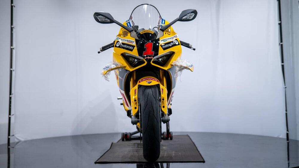 Ducati Panigale V4 Bagnaia 2022 World Champion Replica (2023) (4)