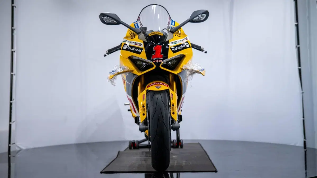 Ducati Panigale V4 Bagnaia 2022 World Champion Replica (2023) (4)