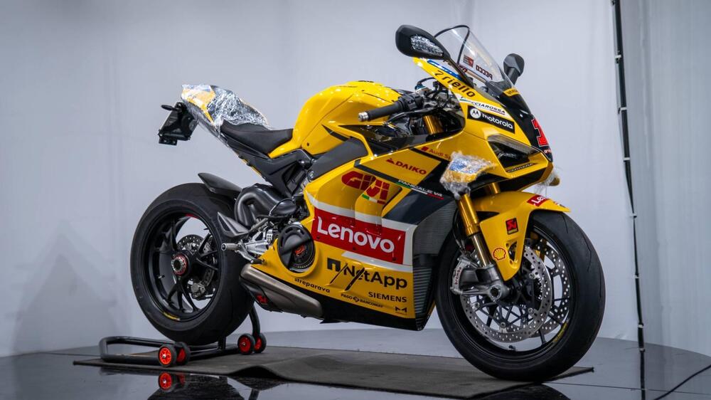 Ducati Panigale V4 Bagnaia 2022 World Champion Replica (2023) (5)