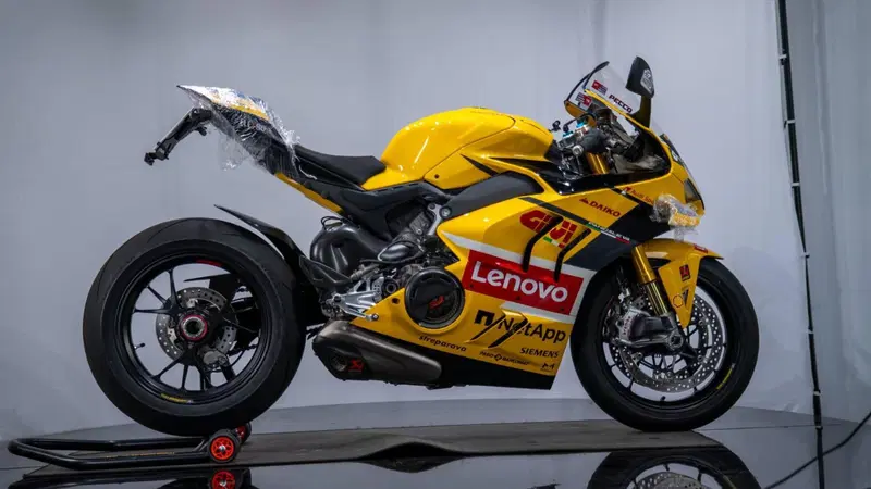 Ducati Panigale V4 Bagnaia 2022 World Champion Replica (2023) (6)