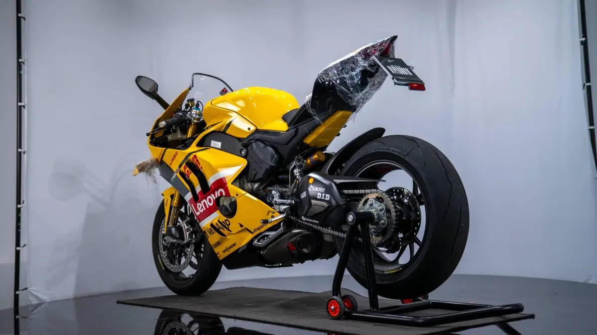 Ducati Panigale V4 Bagnaia 2022 World Champion Replica (2023) (9)