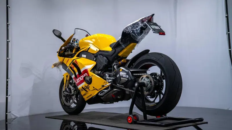 Ducati Panigale V4 Bagnaia 2022 World Champion Replica (2023) (9)