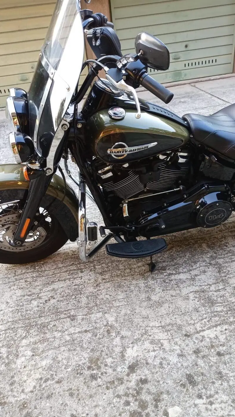 Harley-Davidson 114 Heritage Classic (2018 - 20) - FLHCS (2)