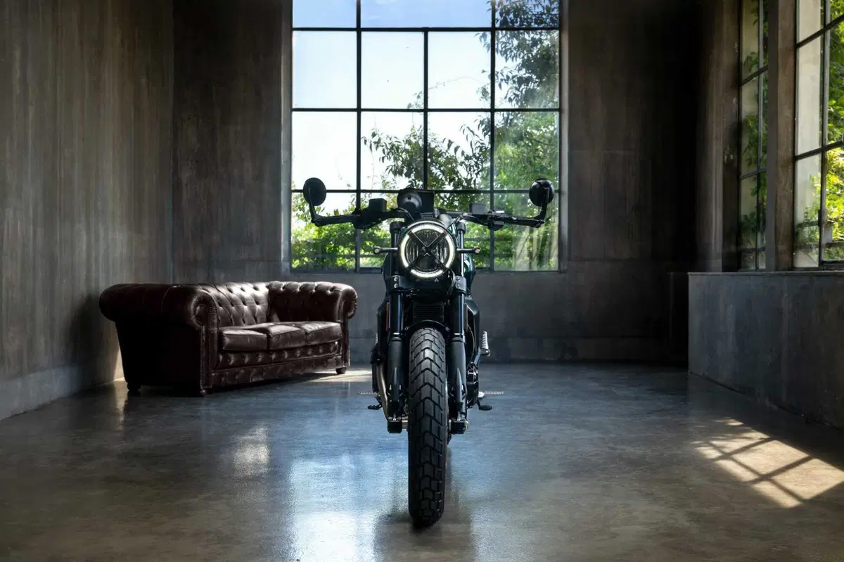 Scrambler Nightshift si veste di verde: arriva la livrea Emerald Green per il 2026 (5)
