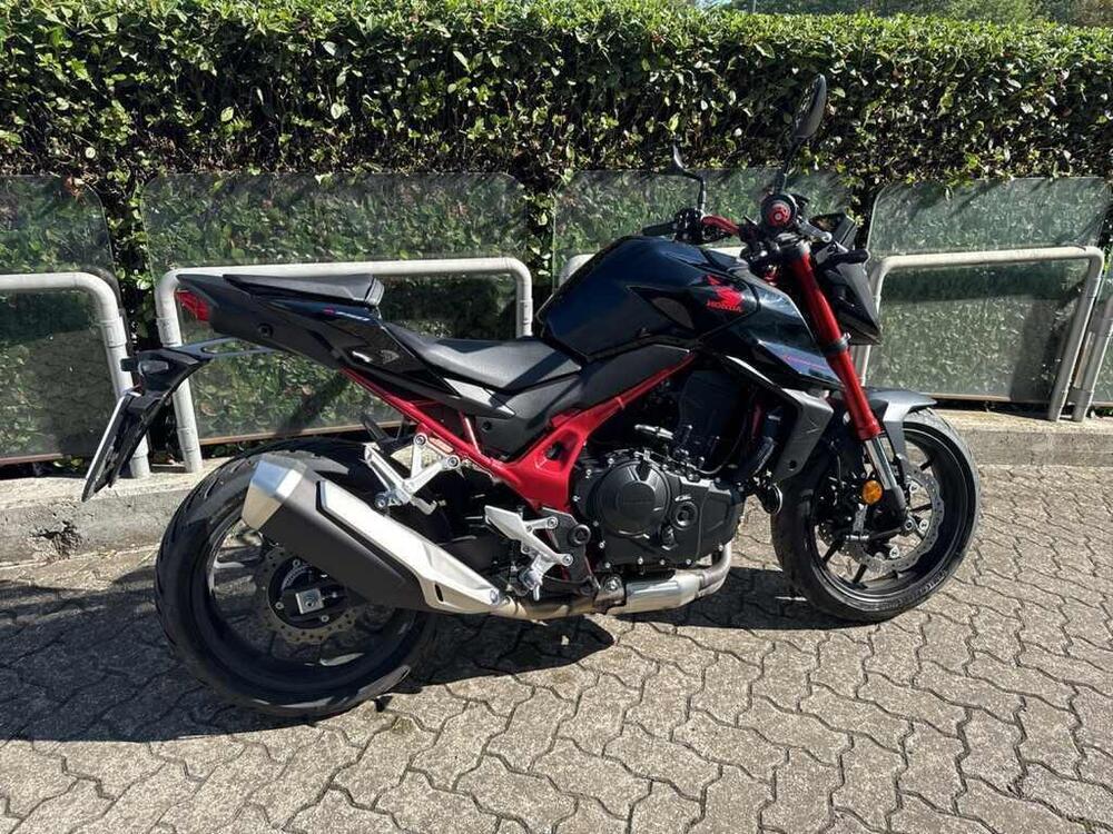 Honda CB 750 Hornet (2023 - 24) (4)