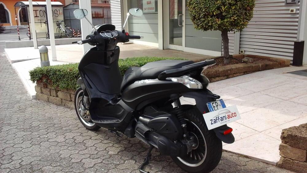 Piaggio Beverly 300 i.e. Police ABS-ASR (2017 - 20) (2)