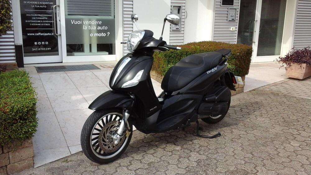 Piaggio Beverly 300 i.e. Police ABS-ASR (2017 - 20) (4)