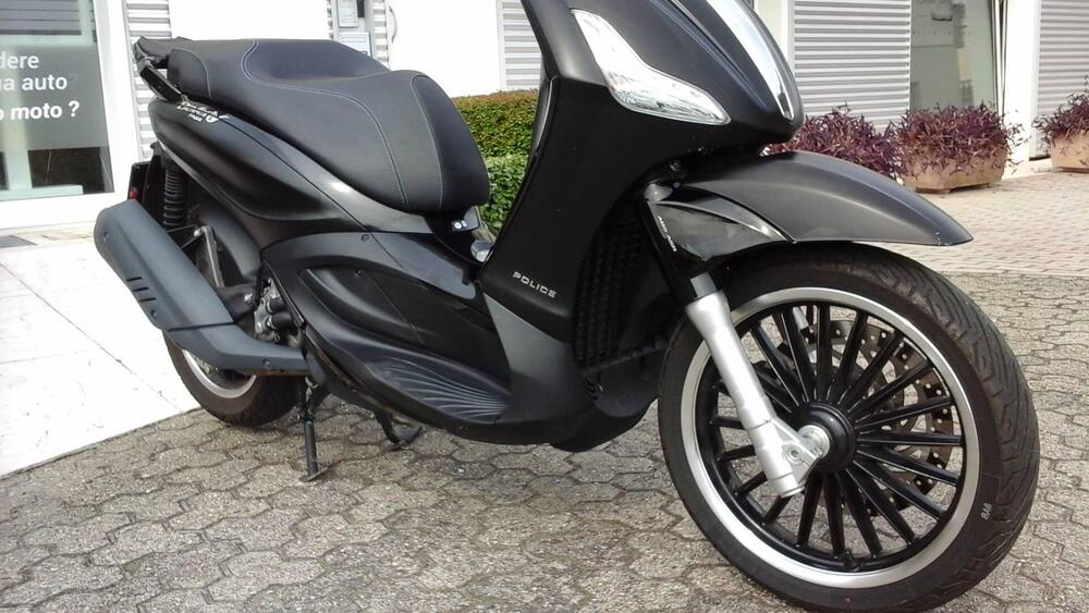 Piaggio Beverly 300 i.e. Police ABS-ASR (2017 - 20) (5)