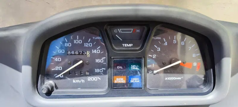 Honda transalp 600V (9)