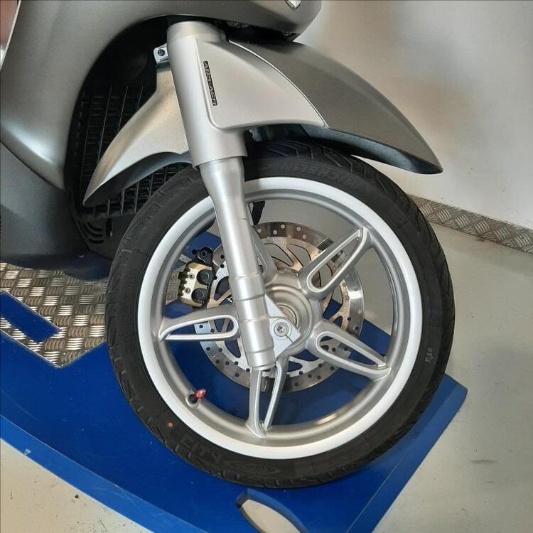 Piaggio Beverly 350 Police ABS-ASR (2018 - 20) (3)