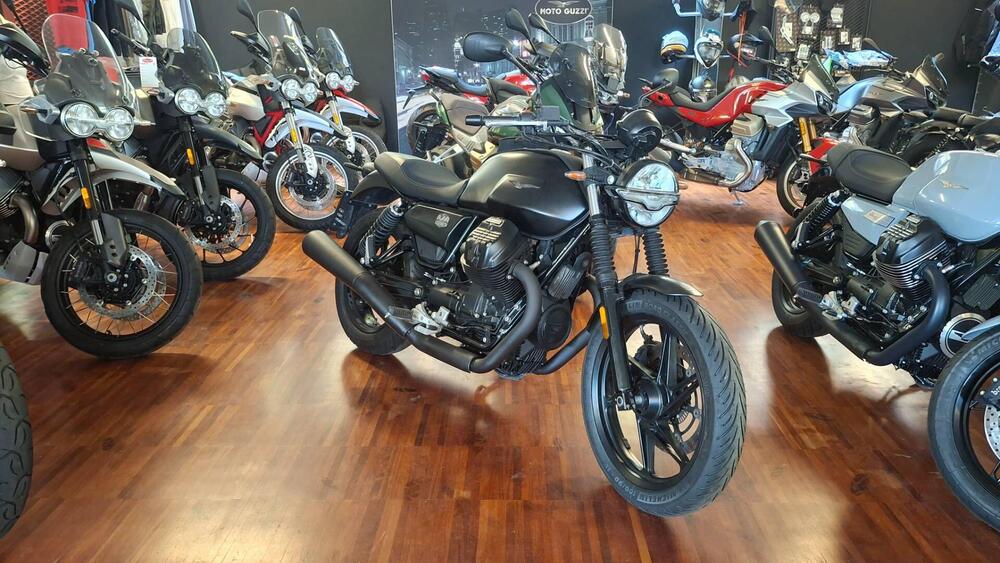 Moto Guzzi V7 Stone (2021 - 24)