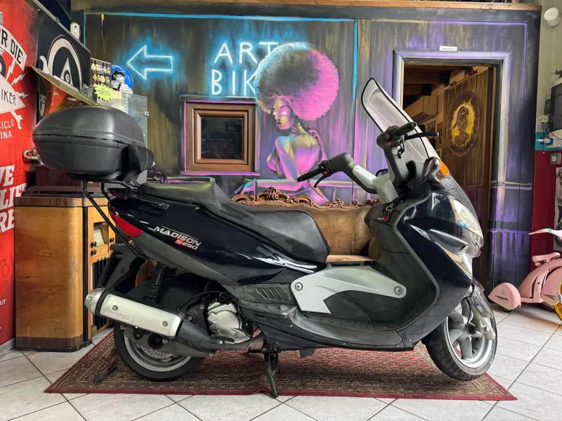 Malaguti Madison 250 S (1999 - 01) (2)