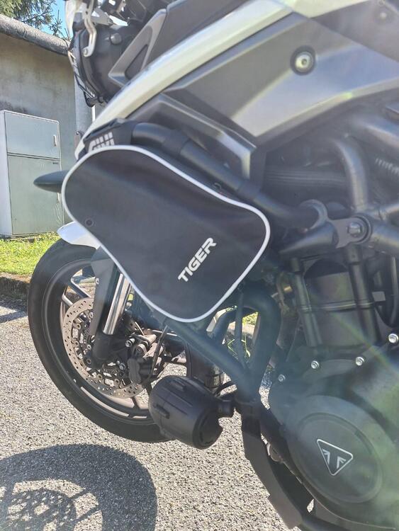 Triumph Tiger 800 XRx (2015 - 17) (2)
