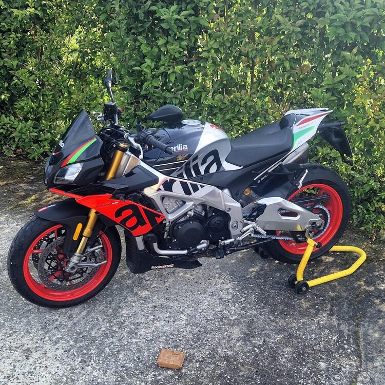 Aprilia Tuono V4 Factory (2019 - 20) (2)