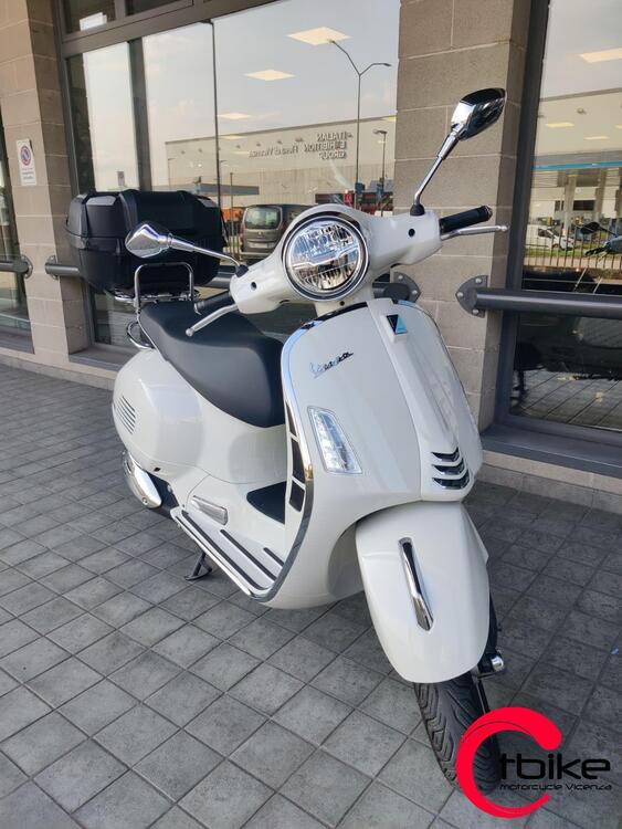 Vespa GTS 300 Super (2023 - 24) (5)