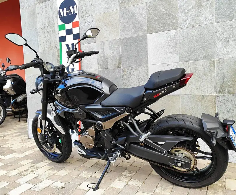 Voge Trofeo 300AC (2021 - 26) (7)
