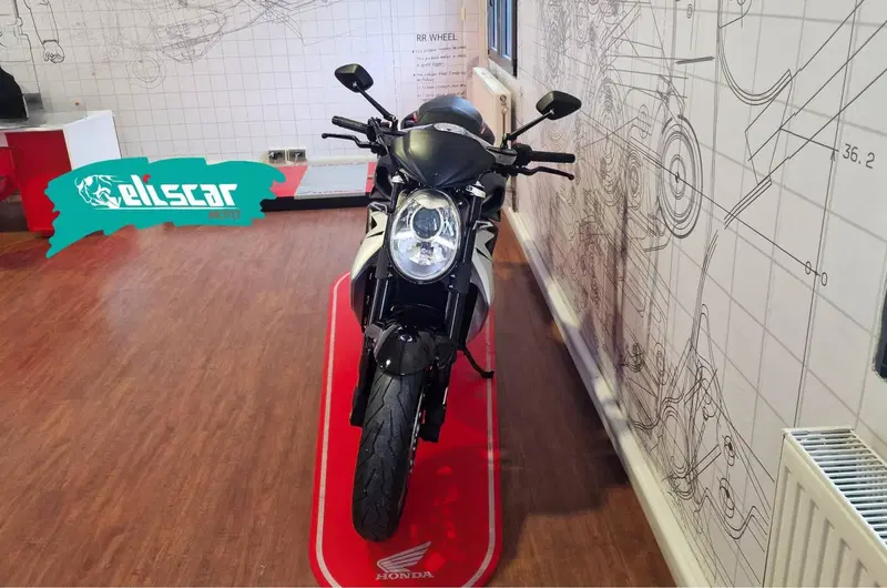 MV Agusta Brutale 990 R (2009 - 12) (3)