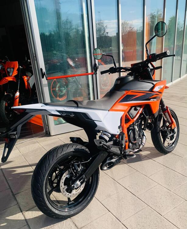 KTM 125 SMC R (2025) (2)