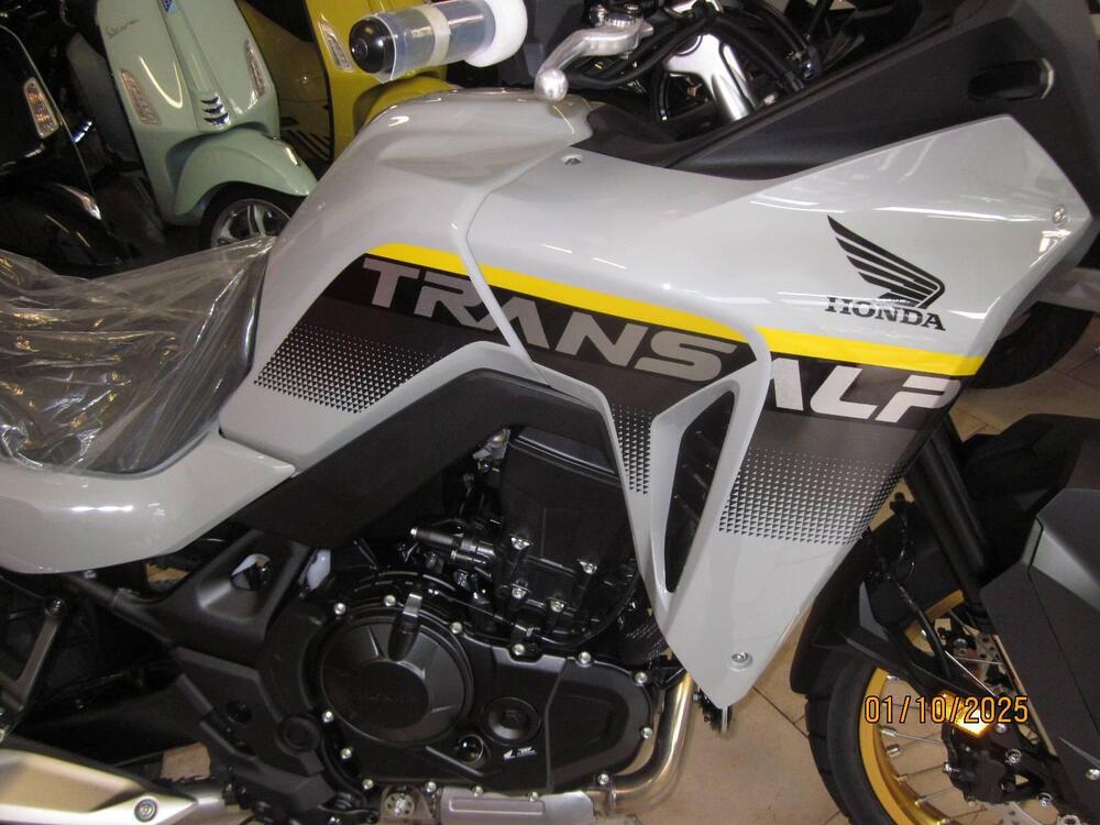 Honda Transalp XL750 (2025) (4)