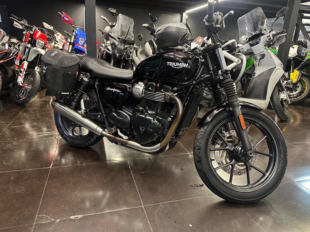 Triumph Street Twin 900 (2016) (4)