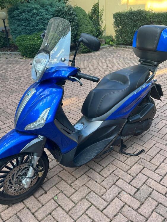 Piaggio Beverly 300 i.e. Police ABS-ASR (2017 - 20) (2)