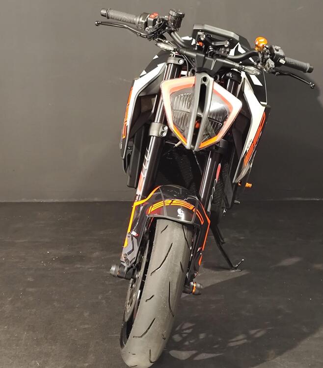 KTM 1290 Super Duke R (2019) (3)