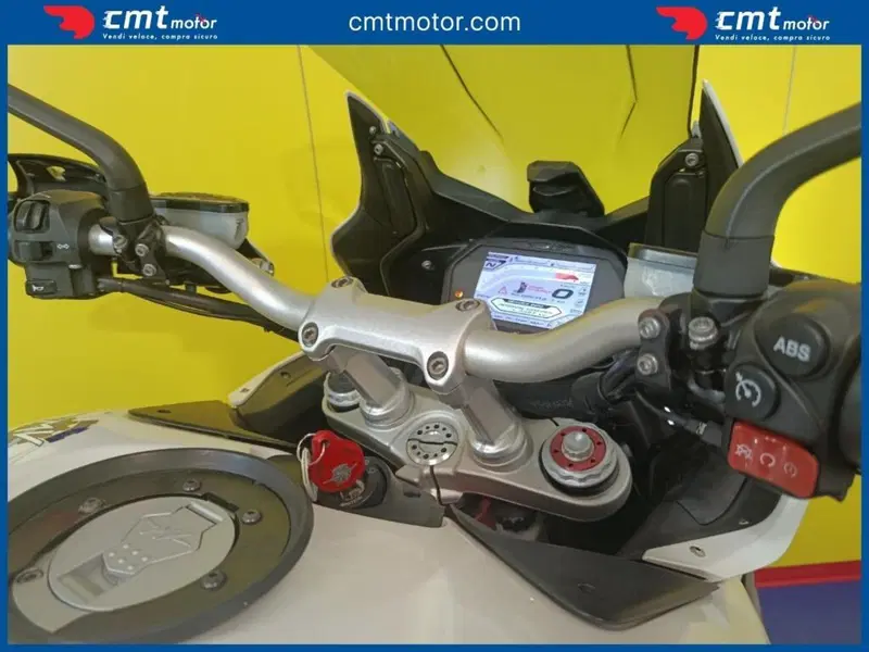 MV Agusta Turismo Veloce 800 Lusso (2014 - 16) (13)