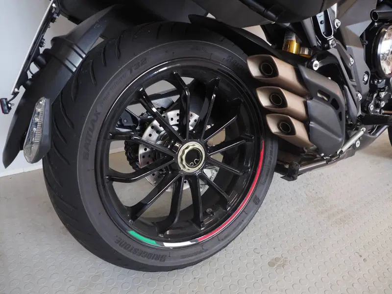 MV Agusta Turismo Veloce 800 RC SCS (2022 - 26) (3)