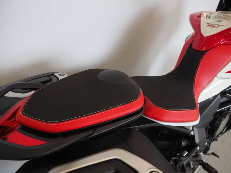 MV Agusta Turismo Veloce 800 RC SCS (2022 - 26) (4)