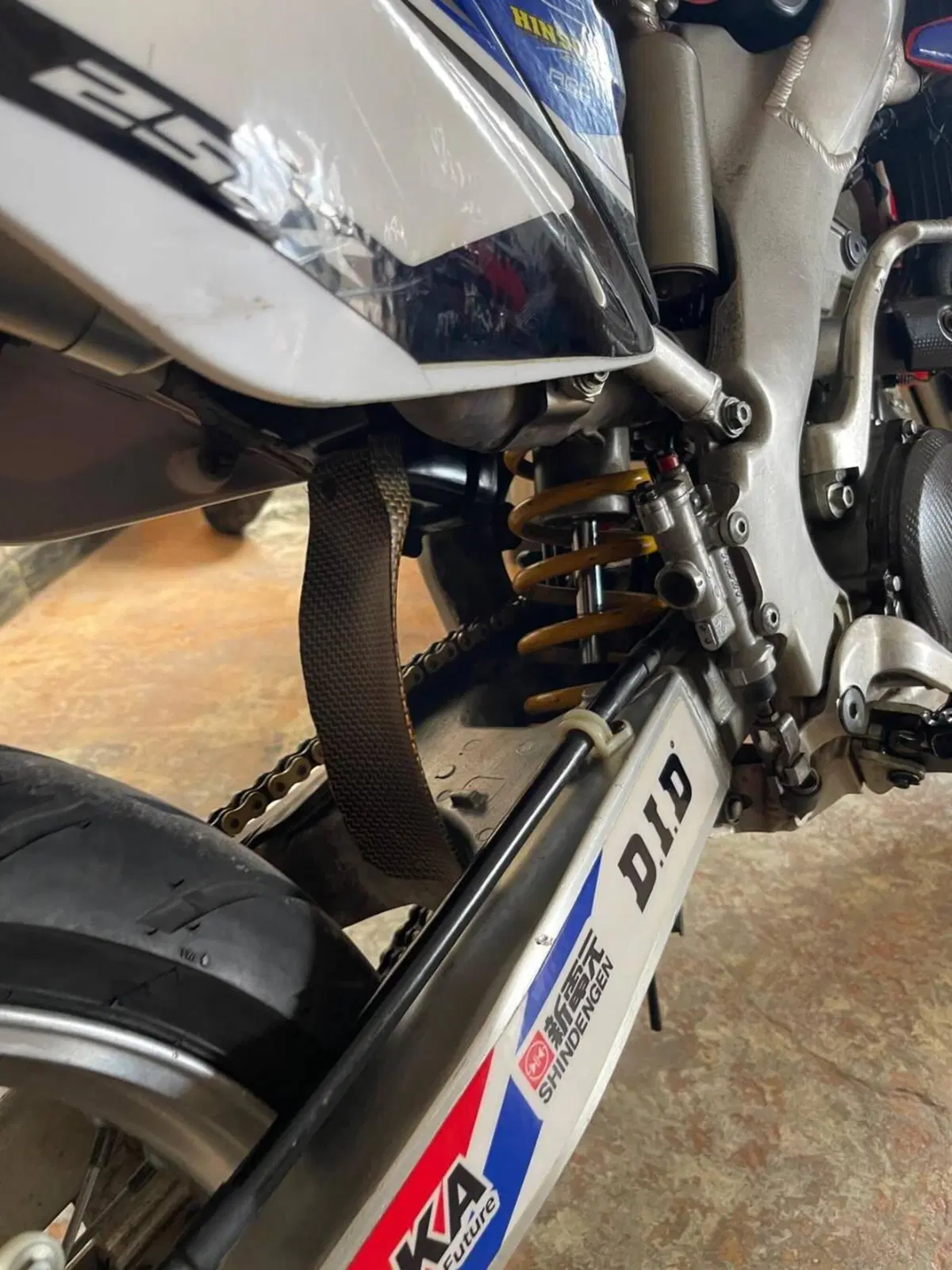 Honda CRF 250R (2005) (15)