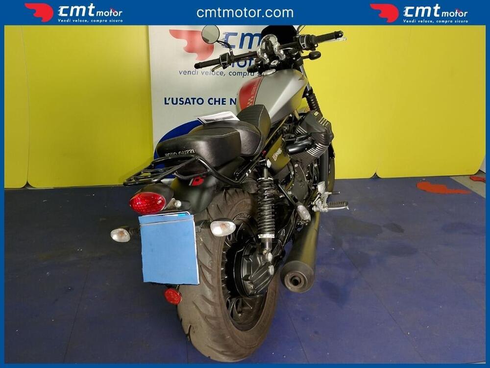 Moto Guzzi V9 Bobber (2016 - 18) (4)