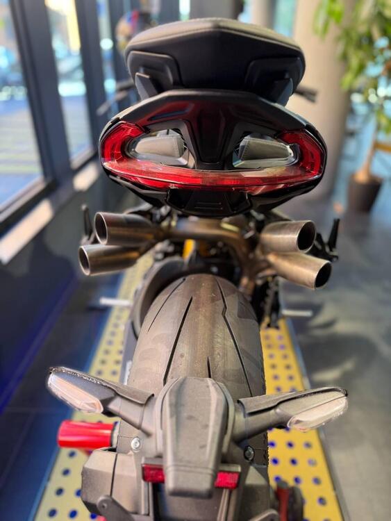 MV Agusta Brutale 1000 RR (2021 - 25) (2)