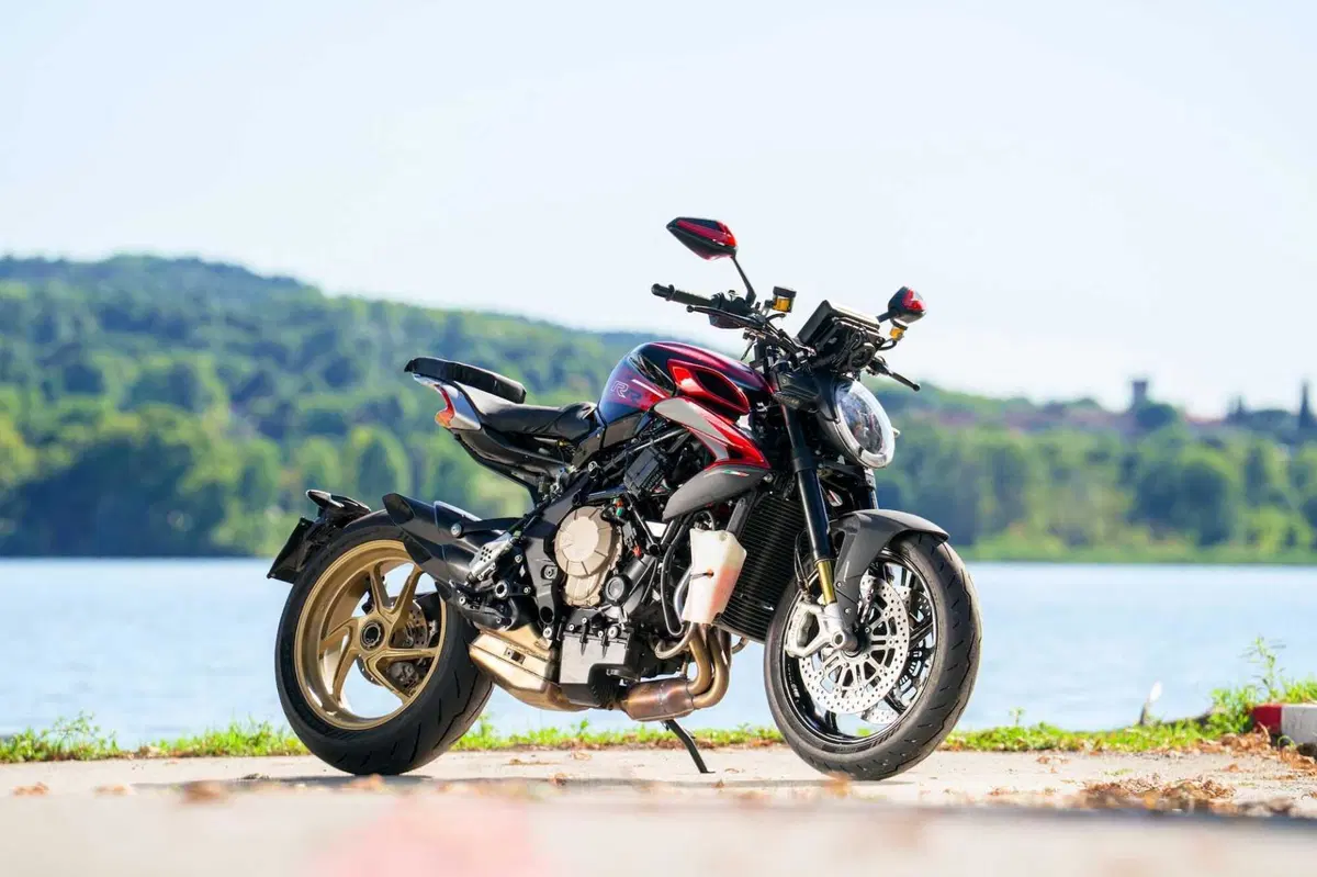 Prorotipi MVAgusta Brutale 950