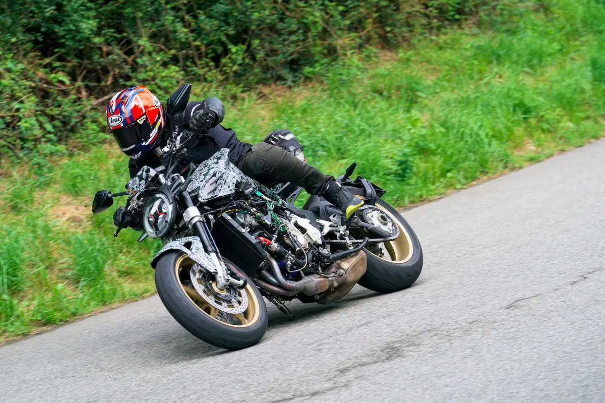 Prorotipi MVAgusta Brutale 950 (9)
