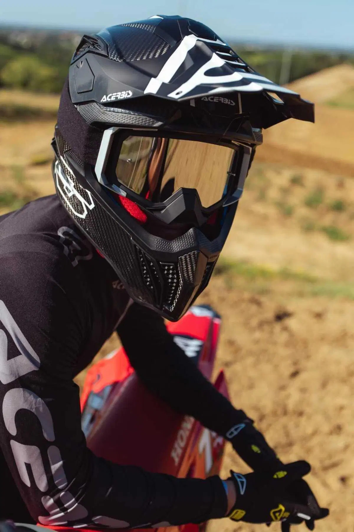 Acerbis presenta il casco offroad Airstrike-C (8)