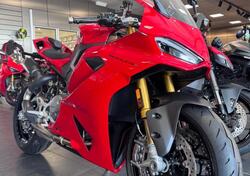 Ducati Panigale V2 S (2025) nuova